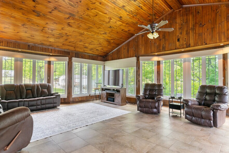 More Photos Of 639 Tower St, Tazewell Specialty For Sale