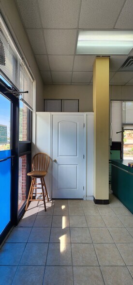 More Photos Of 7110 McGinnis Ferry Rd, Suwanee Service Station For Lease