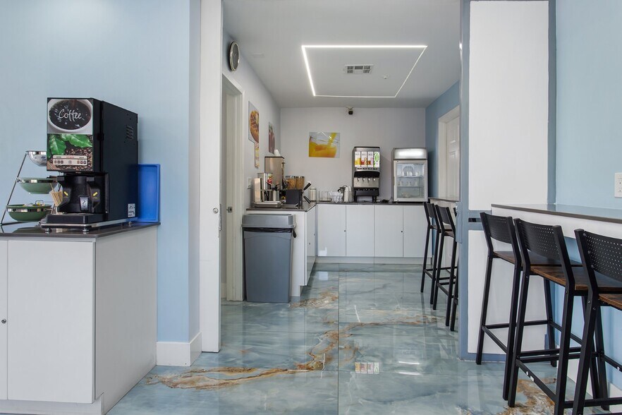 More Photos Of 15765 Mojave Dr, Victorville Hotel For Sale