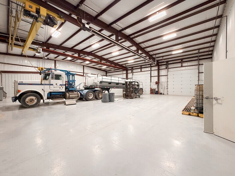 More Photos Of 609 I-20, Pecos Manufacturing For Lease