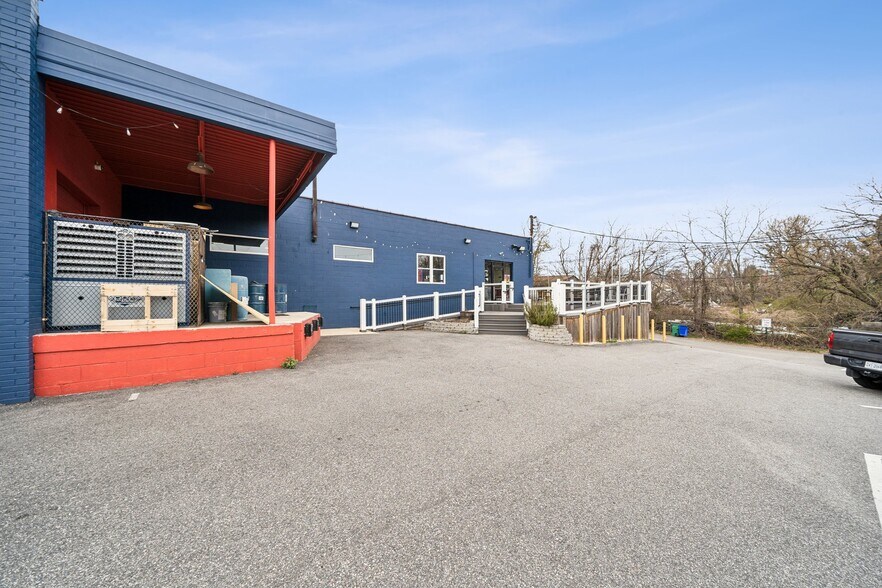 More Photos Of 704 Dawn St, Richmond Warehouse For Sale