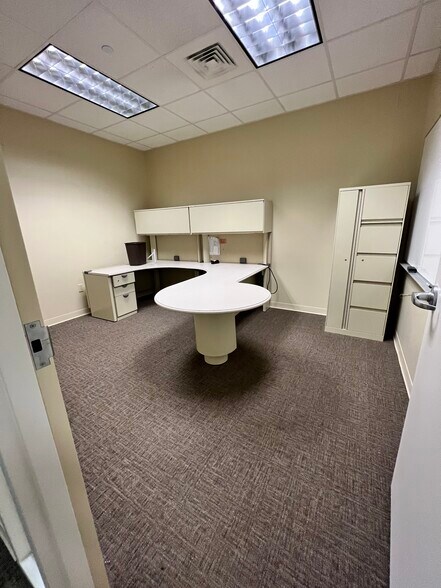 More Photos Of 420-482 Wylie Dr, Normal General Retail For Sale