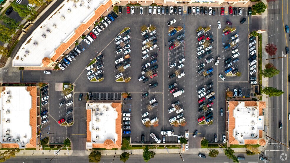 More Photos Of 19301-19371 Saticoy St, Reseda Unknown For Lease