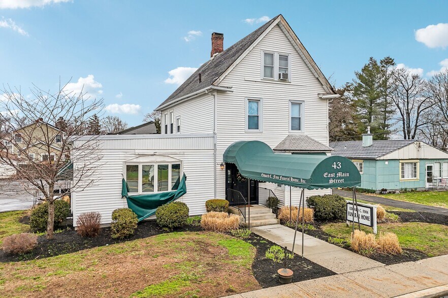 More Photos Of 43 E Main St, Stony Point Specialty For Sale