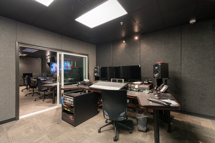 More Photos Of 2235 W Alice Ave, Phoenix Research And Development For Sale