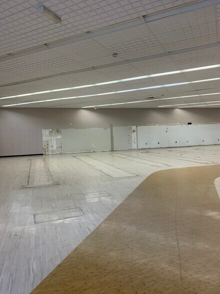 More Photos Of 7880 Moffett Rd, Semmes Unknown For Lease