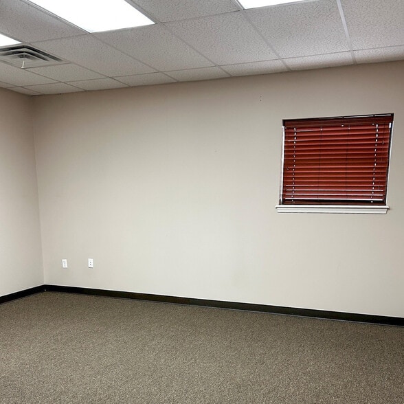 More Photos Of 650 S Cherokee St, Catoosa Medical For Lease