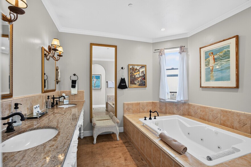 More Photos Of 95 S Ocean Ave, Cayucos Hospitality For Sale