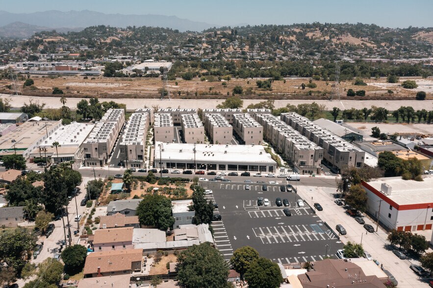 More Photos Of 1801 Blake Ave, Los Angeles Flex For Sale