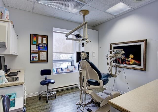 More Photos Of 15700 Boul Gouin O, Montréal Office For Sale