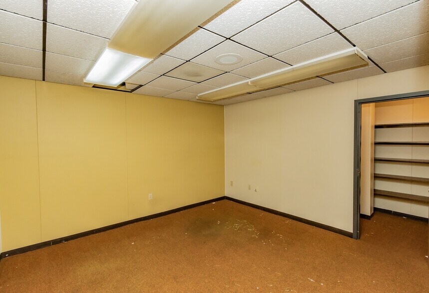 More Photos Of 201 N Jefferson St, Kittanning Medical For Sale