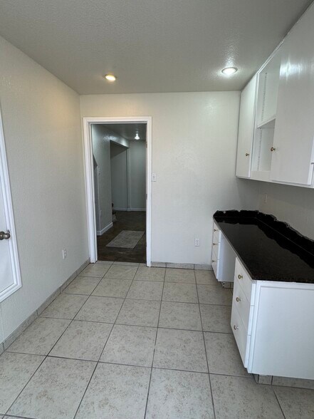 More Photos Of 2901 Industrial Ave, Midland Warehouse For Lease
