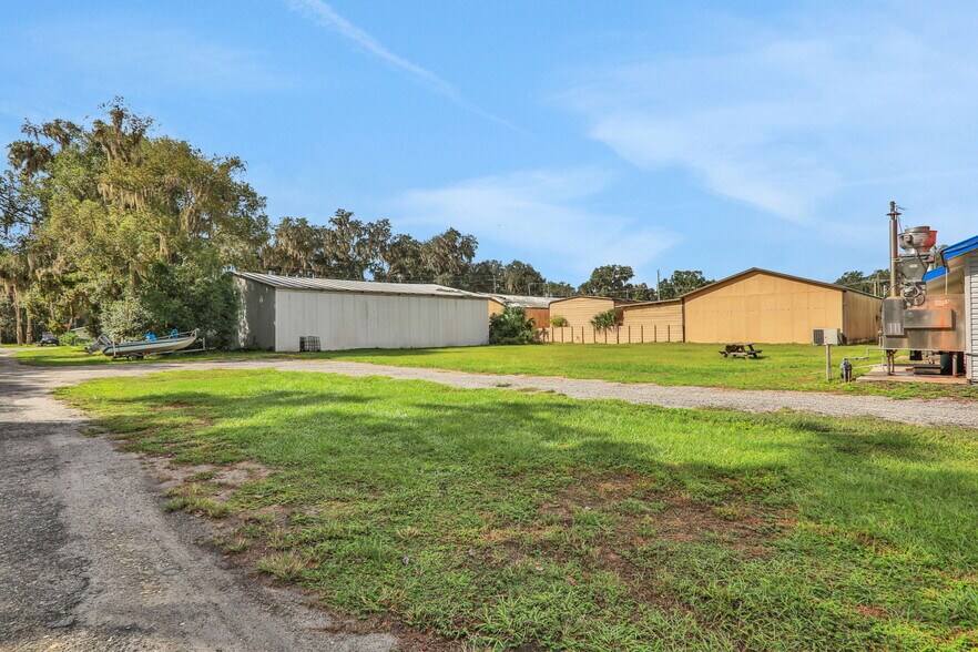 More Photos Of 413 Elm St, Welaka Freestanding For Sale