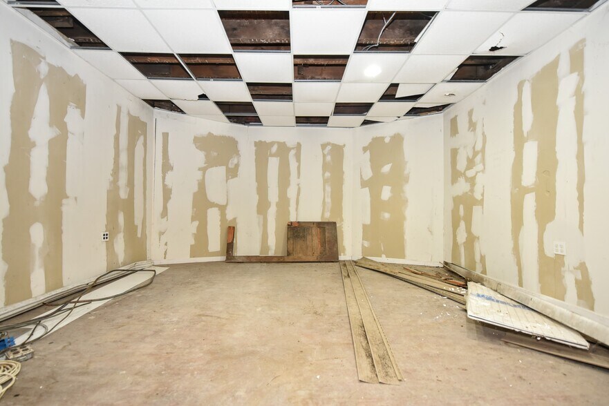 More Photos Of 154 Main St, Butler Storefront Retail Residential For Sale