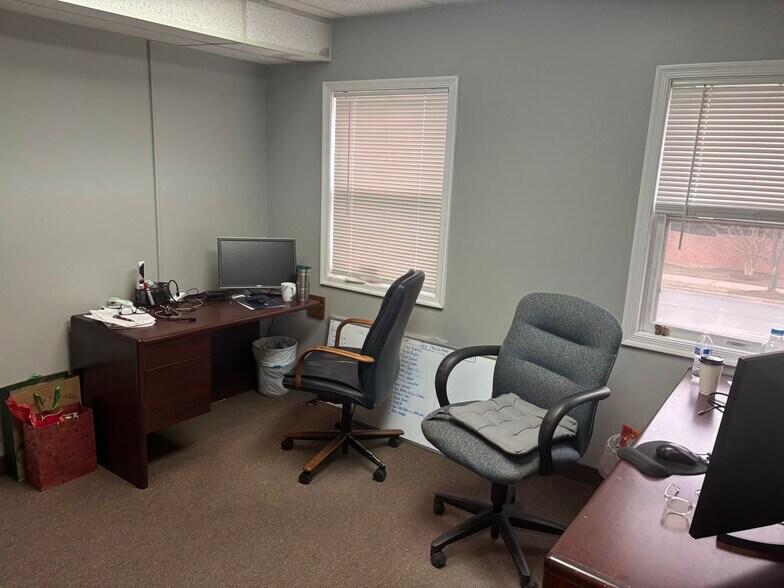 More Photos Of 4248-4250 Chain Bridge Rd, Fairfax Medical For Lease
