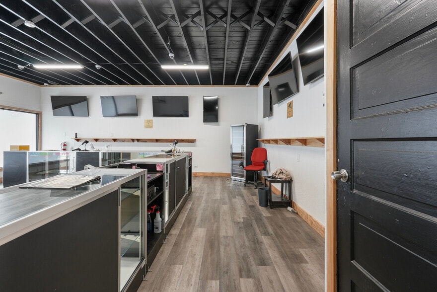 More Photos Of 7050 Martin Luther King Jr Blvd, Portland Freestanding For Lease