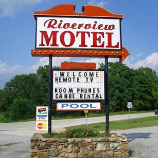 More Photos Of 304 East Court Street, Jasper Hotel For Sale