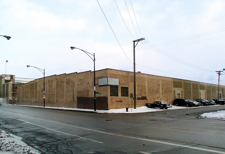 More Photos Of 1731-1749 N Elston Ave, Chicago General Retail For Lease