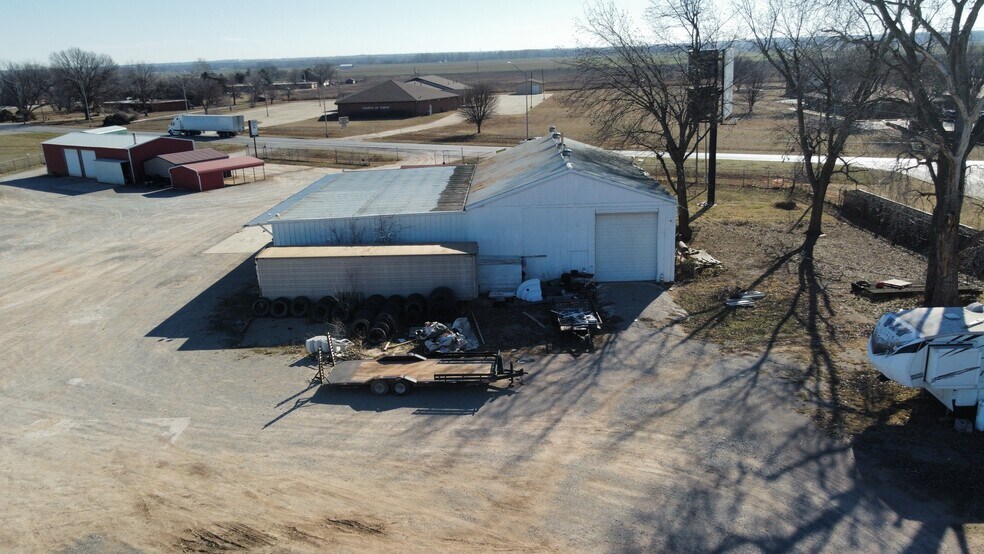 More Photos Of 1202 Cherokee St, Lindsay Auto Repair For Sale