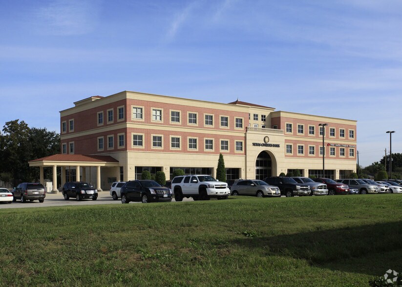 More Photos Of 4949 Fairmont Pky, Pasadena Office For Lease