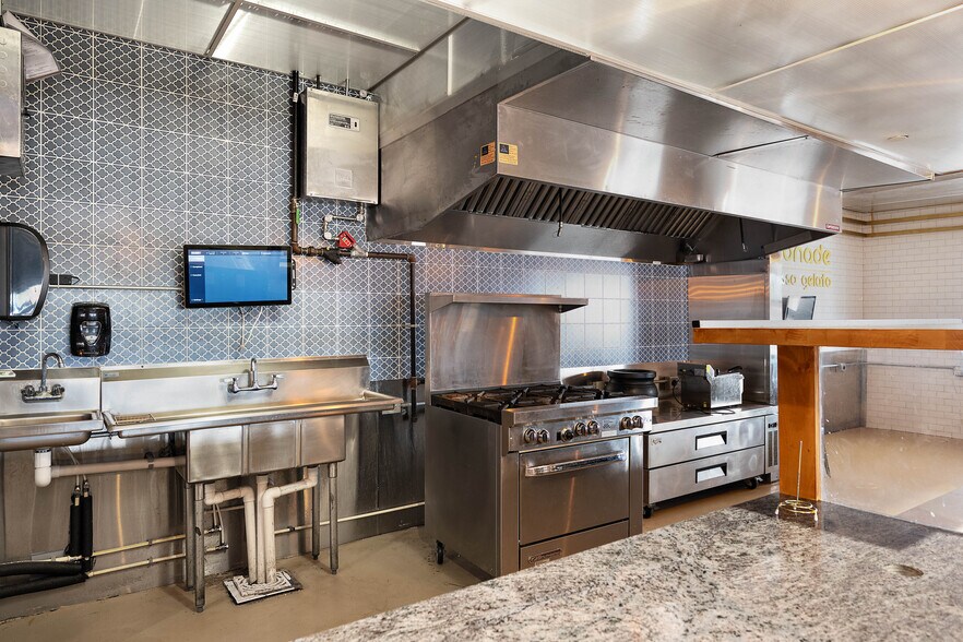 More Photos Of 12849 Ocean Gtwy, Ocean City Restaurant For Sale