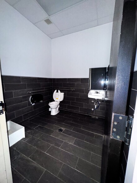 More Photos Of 2801 W University Dr, Edinburg Storefront For Sale