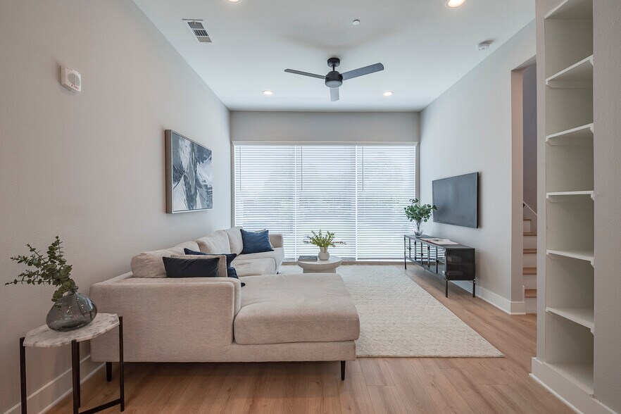 More Photos Of 1423 N Carroll Ave, Dallas Apartments For Sale