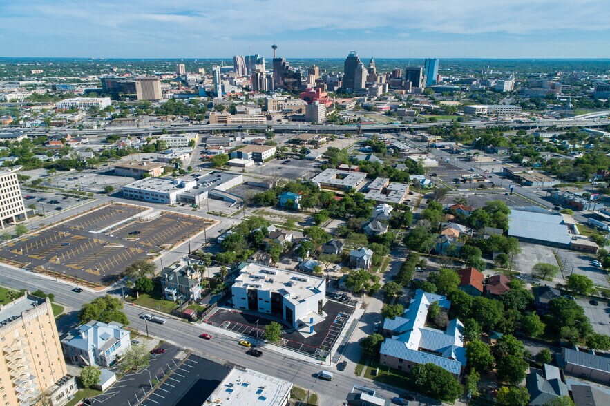 More Photos Of 222 W Cypress St, San Antonio Medical For Lease