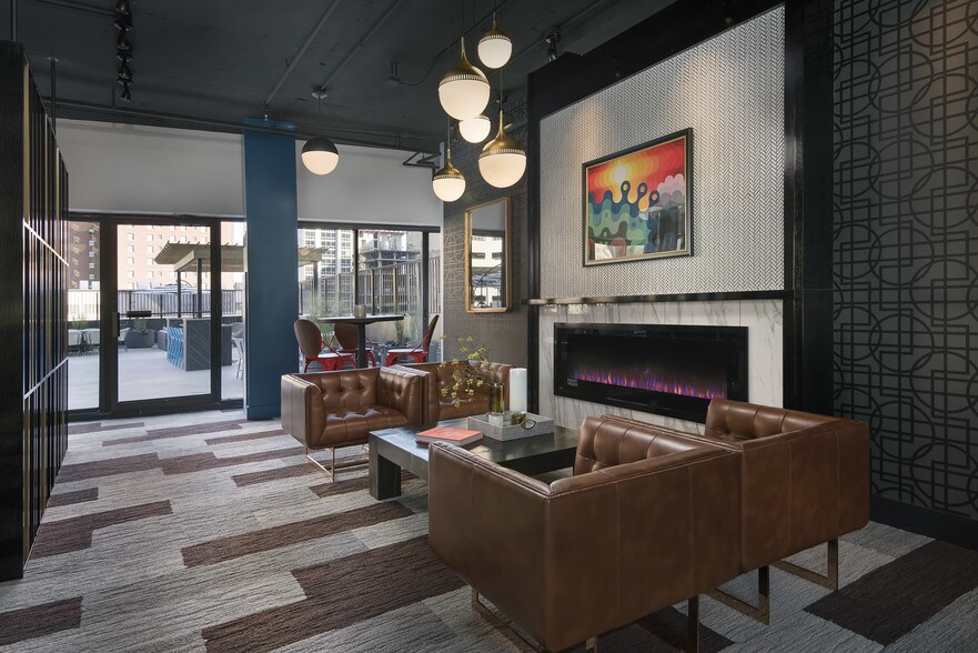 More Photos Of 2 E 8th St, Chicago Apartments For Lease