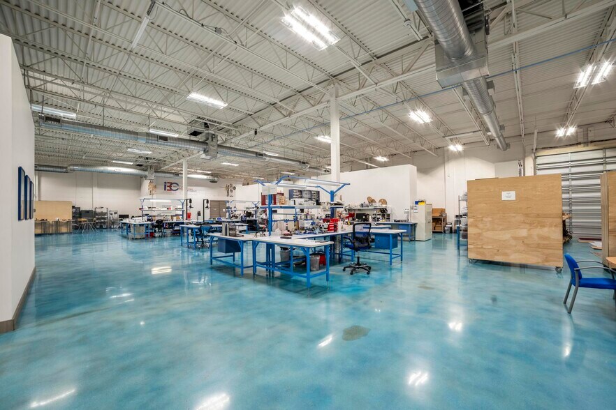 More Photos Of 320 International Pky, Sunrise Warehouse For Sale