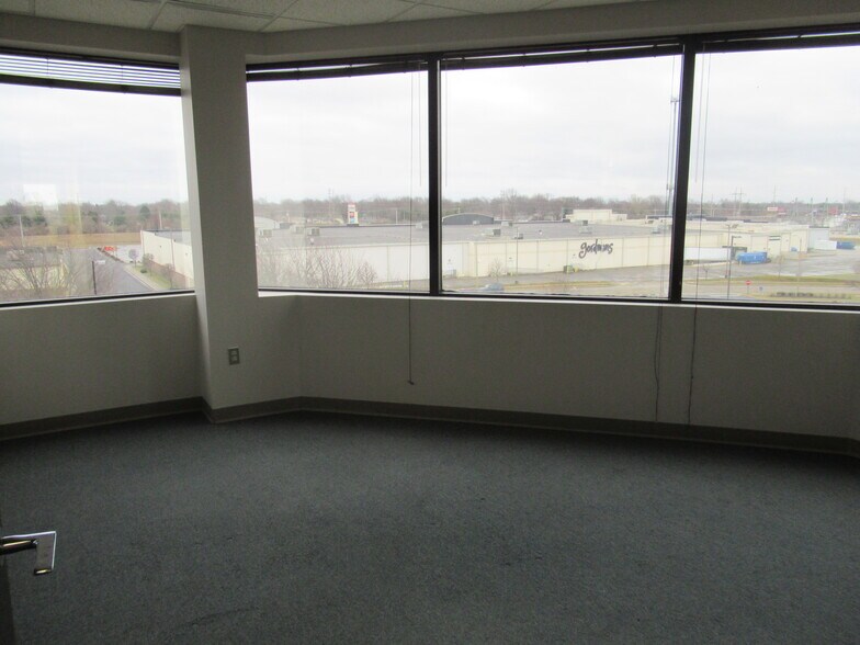 More Photos Of 3201 W White Oaks Dr, Springfield Office For Sale