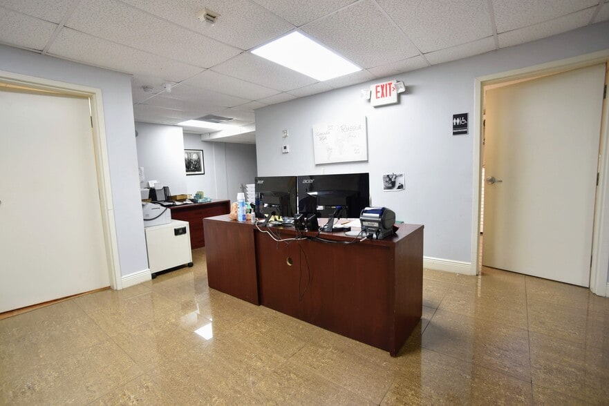 More Photos Of 14000-14046 NW 82nd Ave, Miami Lakes Light Distribution For Lease