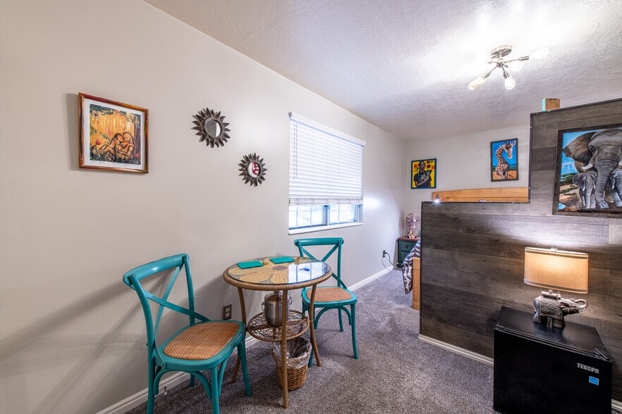 More Photos Of 29 Canyon View Dr, Springdale Hospitality For Sale