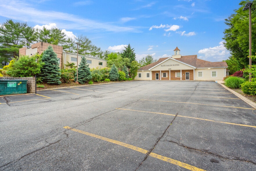 More Photos Of 2170 Joshuas Path, Hauppauge Freestanding For Sale