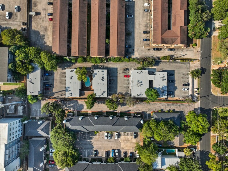 More Photos Of 1501 Kinney Ave, Austin Apartments For Sale