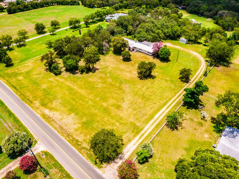 More Photos Of 12900 Lowden Ln, Manchaca Flex For Sale