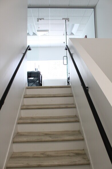 More Photos Of 6457 Hazeltine National Dr, Orlando Warehouse For Sale