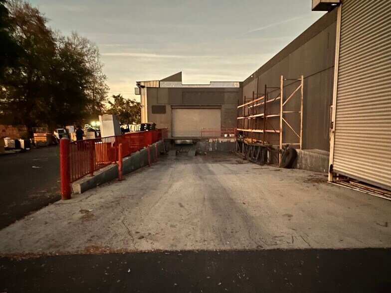 More Photos Of 18409 E Valley Blvd, City of Industry Warehouse For Lease