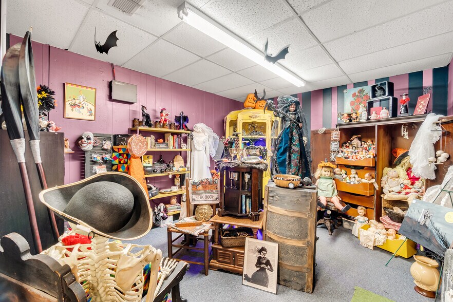 More Photos Of 112 N Orange St, Fredericksburg Storefront Retail Office For Sale
