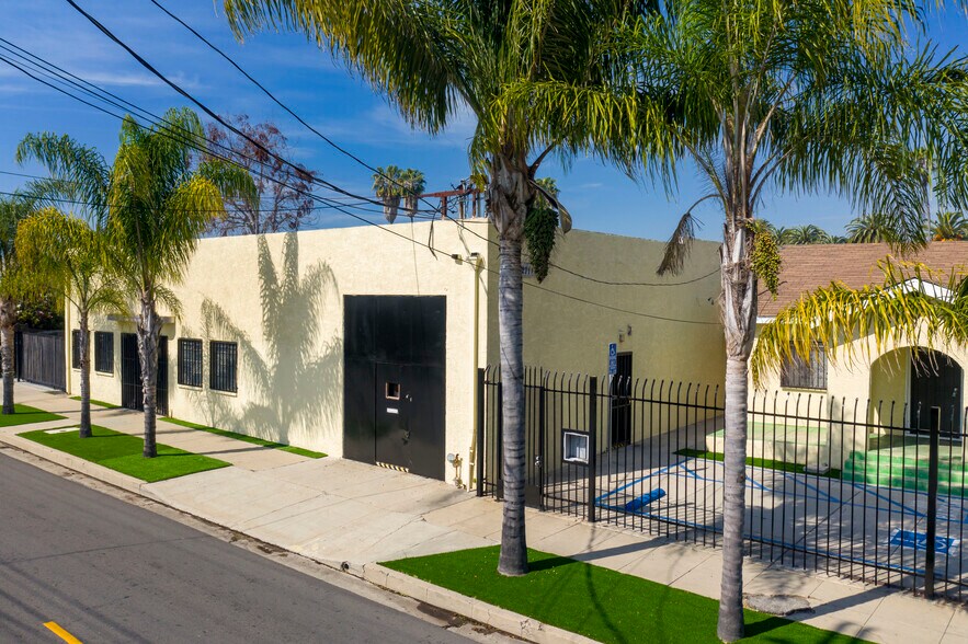 More Photos Of 2703 Southwest Dr, Los Angeles Warehouse For Lease