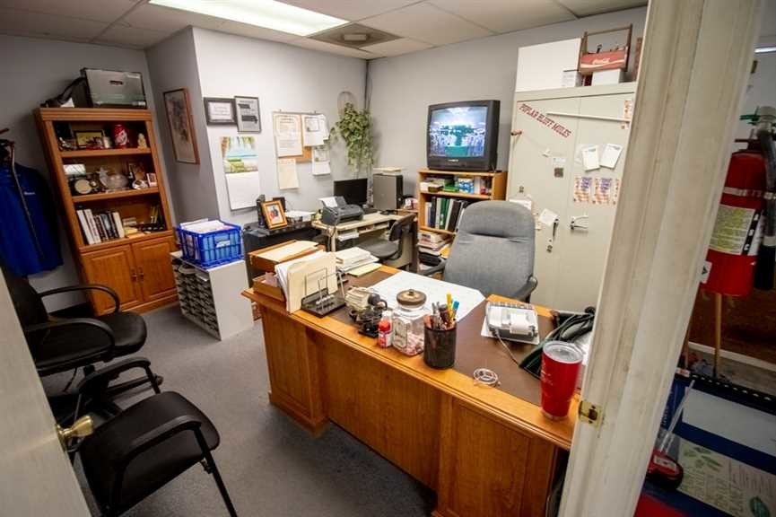 More Photos Of 720 S Westwood Blvd, Poplar Bluff Showroom For Sale