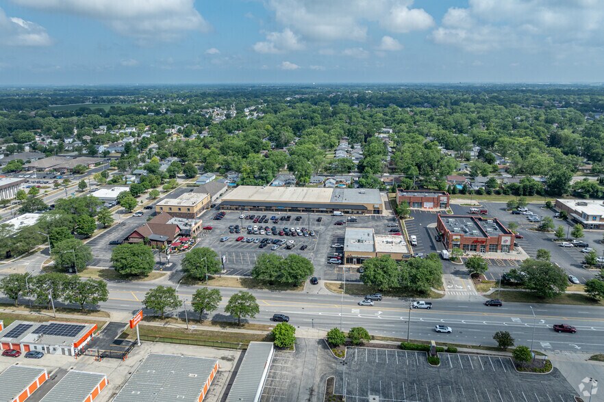 More Photos Of 2701 W Jefferson St, Joliet Storefront For Lease