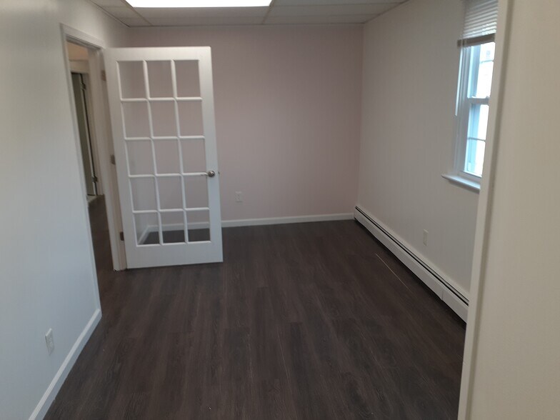 More Photos Of 11 N Five Points Rd, West Chester Unknown For Lease