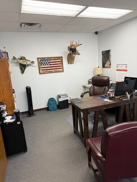 More Photos Of 123 S Date St, Jenks Warehouse For Lease