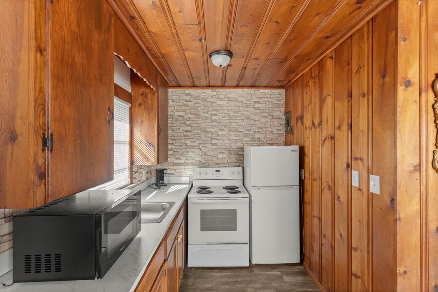 More Photos Of 6808 Lake Griffin Rd, Lady Lake Hotel For Sale