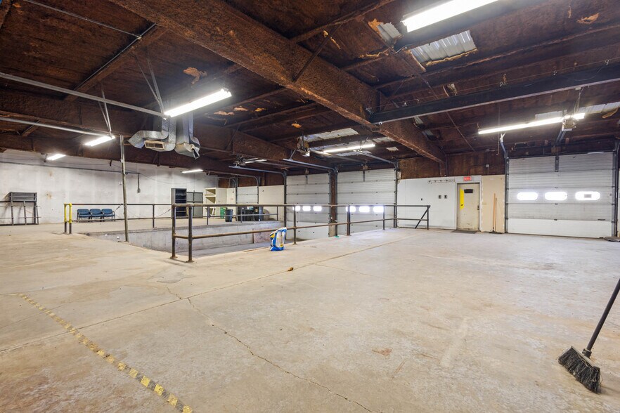 More Photos Of 8 Apollo Dr, Batavia Warehouse For Lease