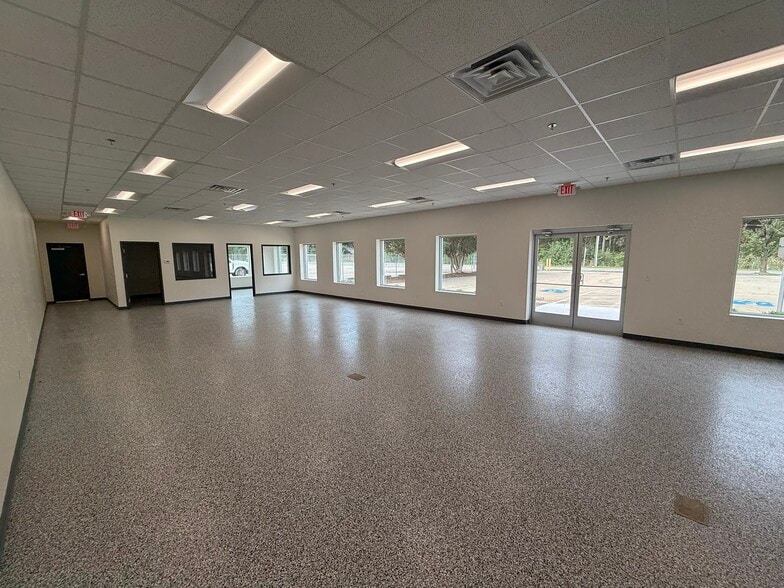 More Photos Of 1828 S Military Hwy, Chesapeake Warehouse For Lease