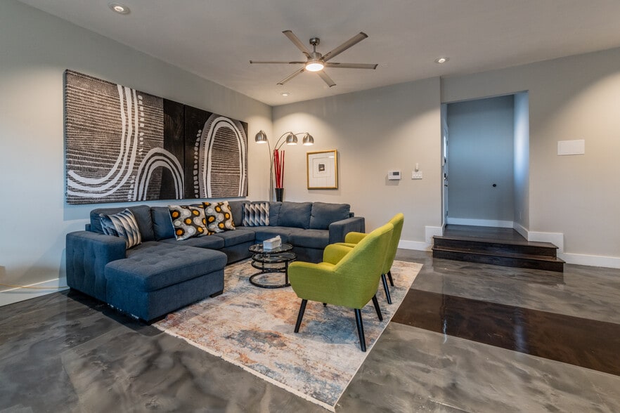 More Photos Of 630 S Walters, San Antonio Freestanding For Sale