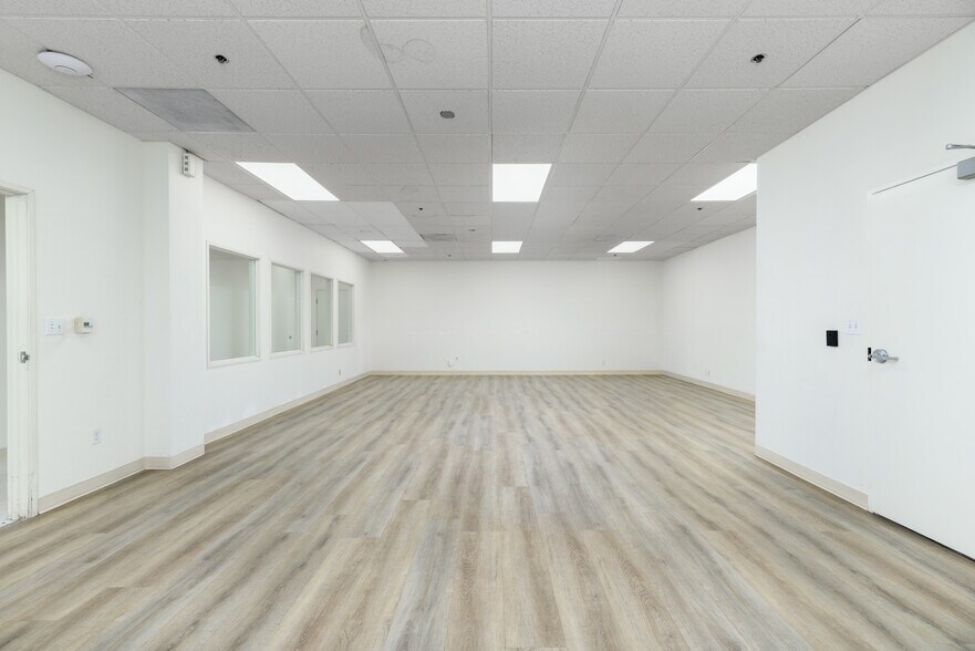 More Photos Of 709 Via Alondra, Camarillo Warehouse For Lease
