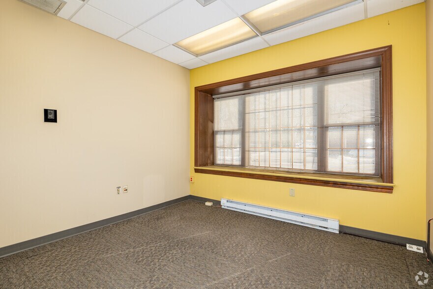 More Photos Of 434 Main St, Chatham Bank For Lease